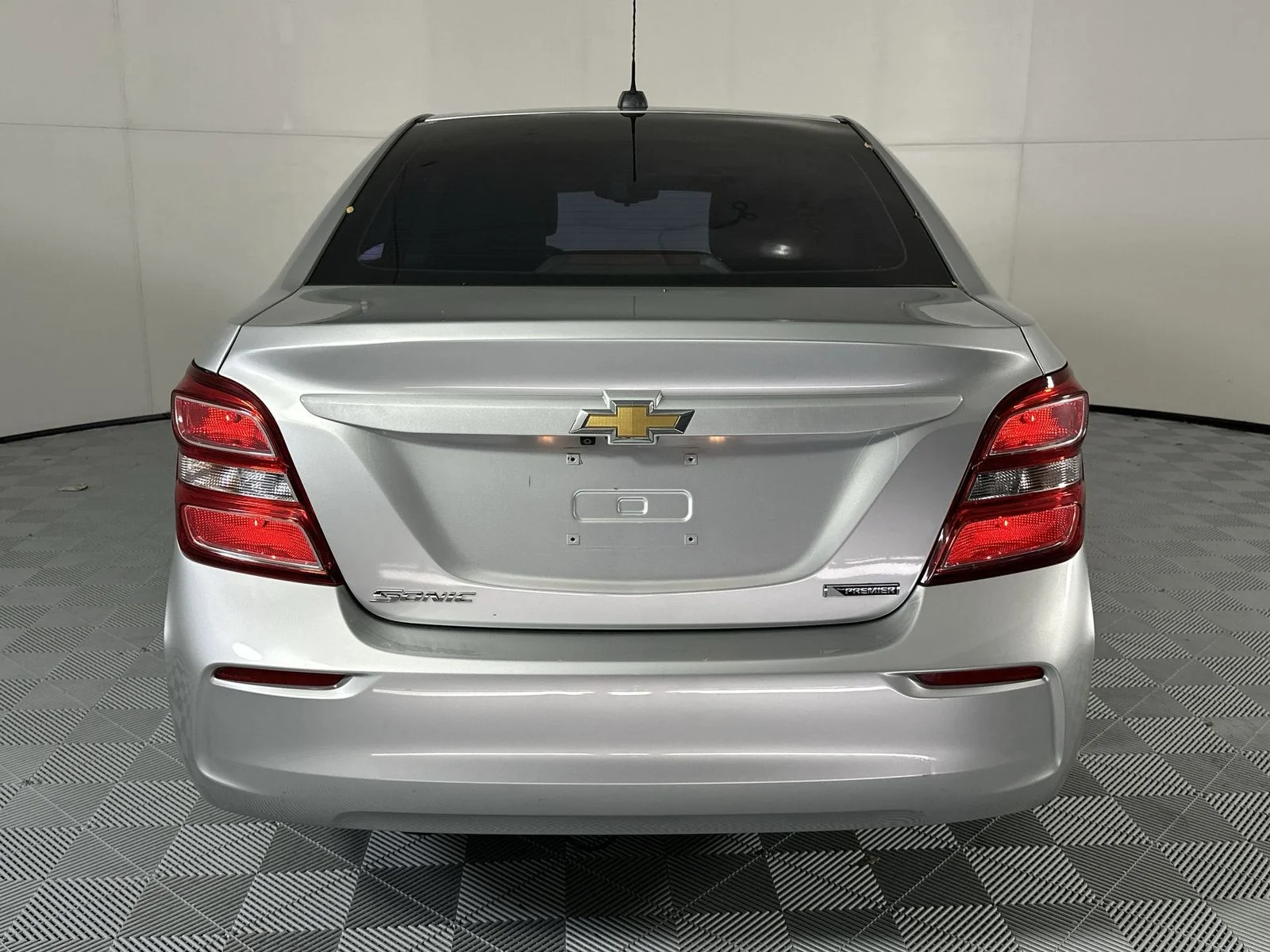 Used 2019 Silver Chevrolet Premier image 7