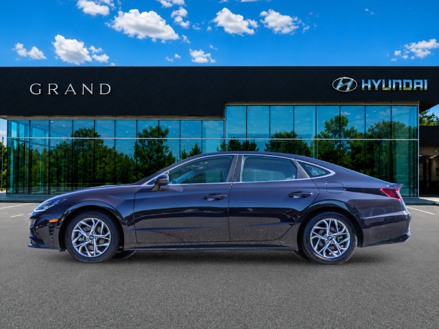 Used 2023 Blue Hyundai SEL image 3