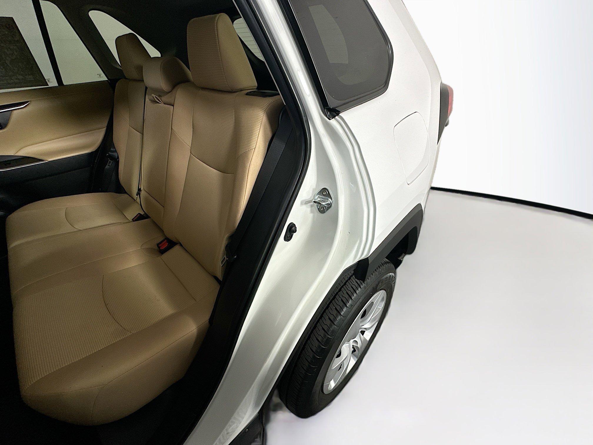 Used 2025 Ice Toyota LE image 25