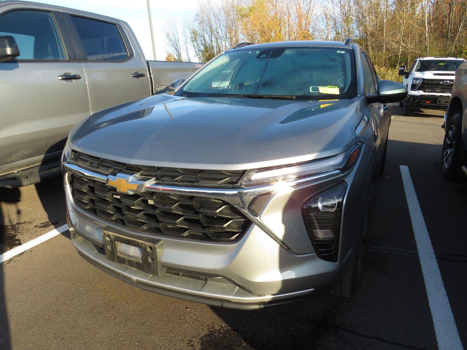Used 2025 Sterling Gray Metallic Chevrolet LT image 5