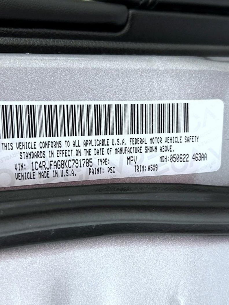 Used 2019 Silver Jeep Laredo E image 26