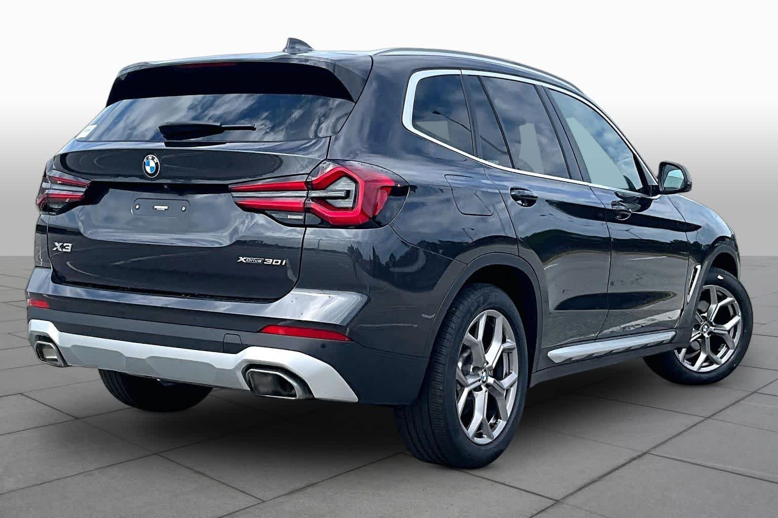 Used 2023 Dark Graphite Metallic BMW xDrive30i image 13