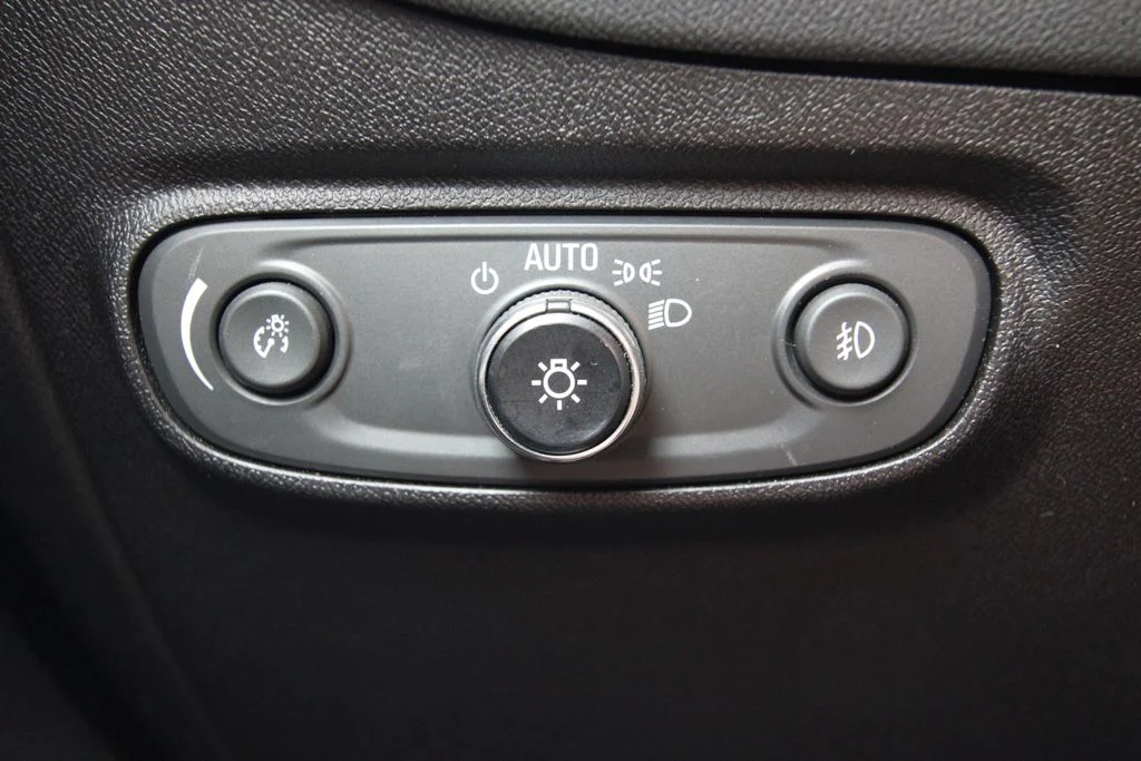 Used 2019 Cajun Red Tintcoat Chevrolet Premier image 23