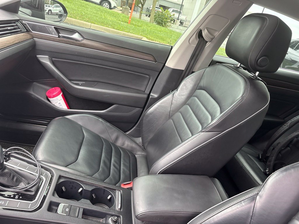 Used 2020 Black Volkswagen 2.0T SEL image 16