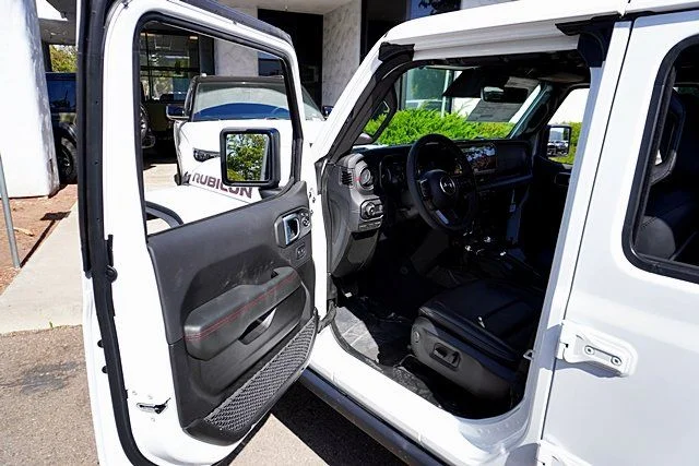 New 2026 Bright White Clear-Coat Exterior Paint Jeep Rubicon X image 45
