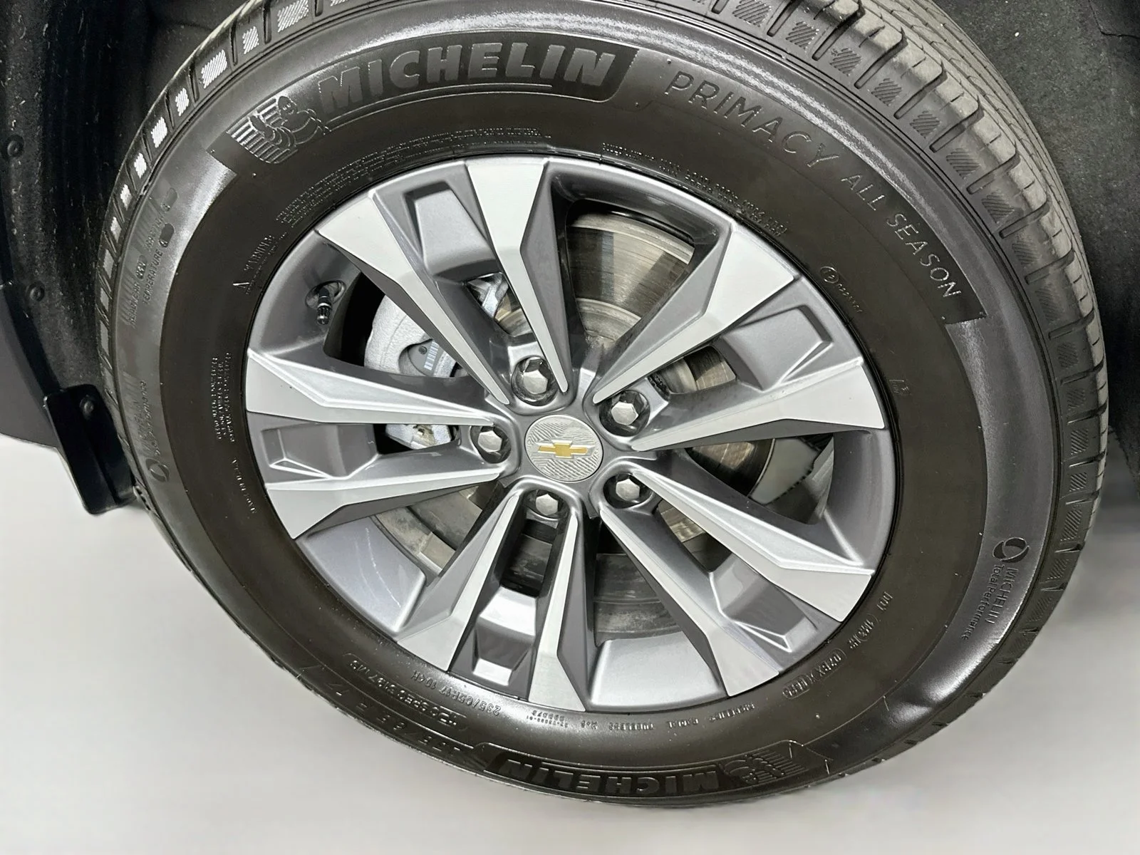 Used 2025 Sterling Gray Metallic Chevrolet LT image 32