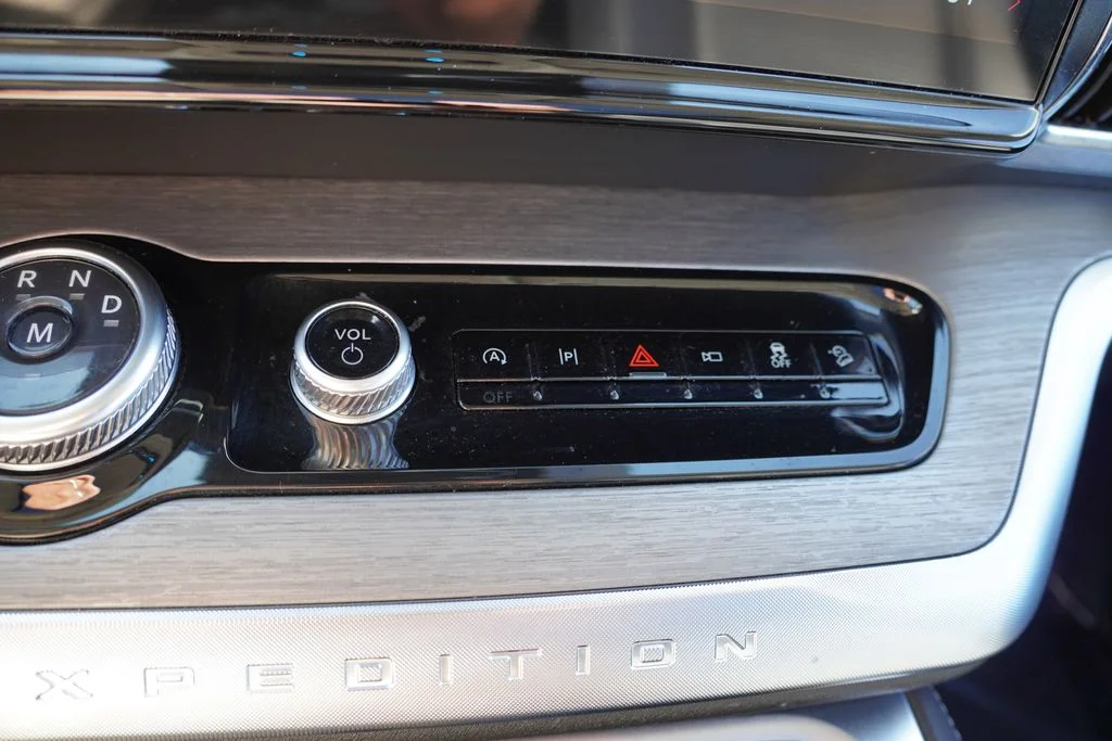 Used 2025 Silver Ford Platinum image 34