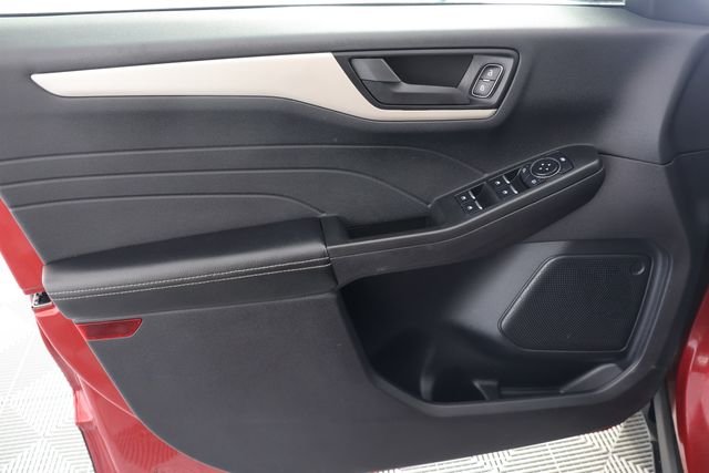 Used 2022 Red Ford SE image 24