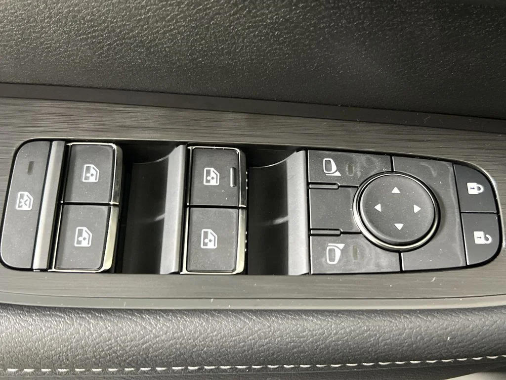 2025 Nissan Armada SV - Photo 15