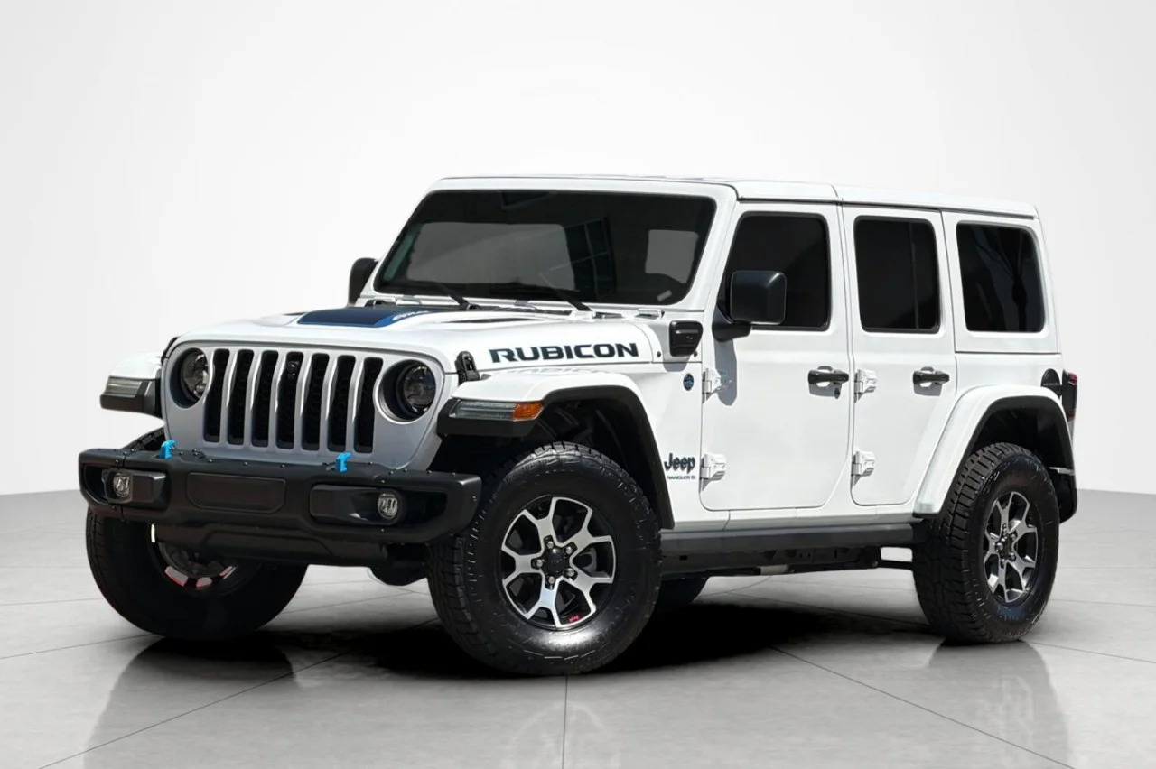 Used 2023 BRIGHT WHITE CLEAR Jeep Rubicon image 1