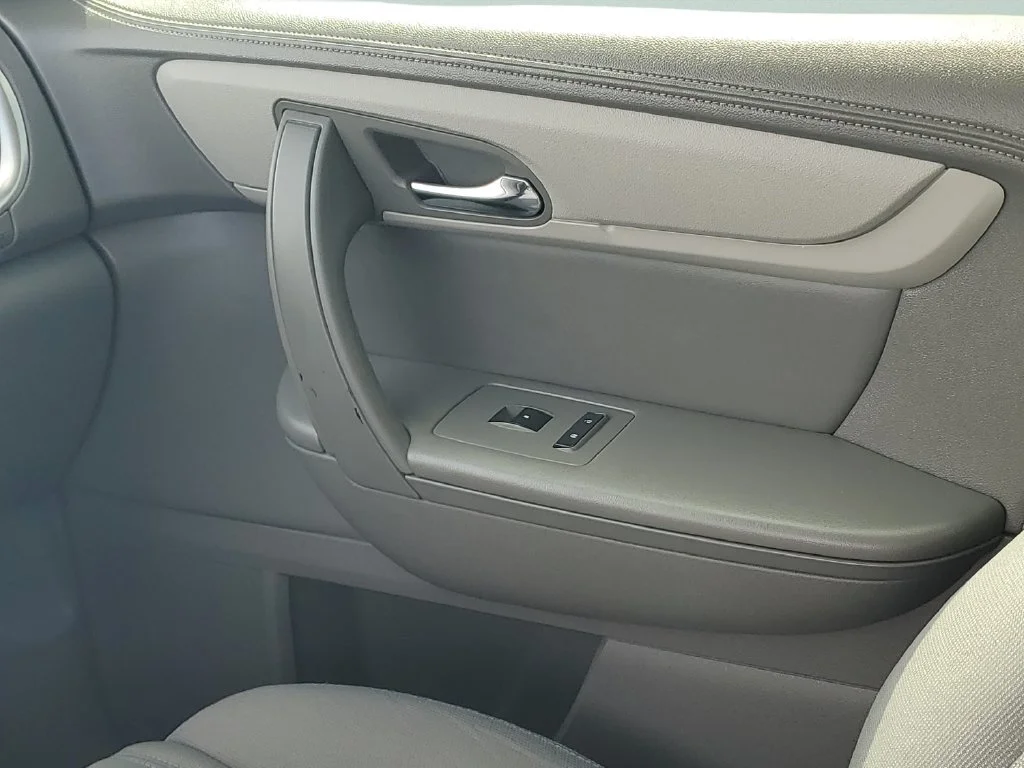 Used 2013 White Chevrolet LS image 13