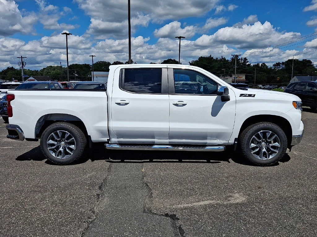 New 2026 Summit White Chevrolet LT image 9