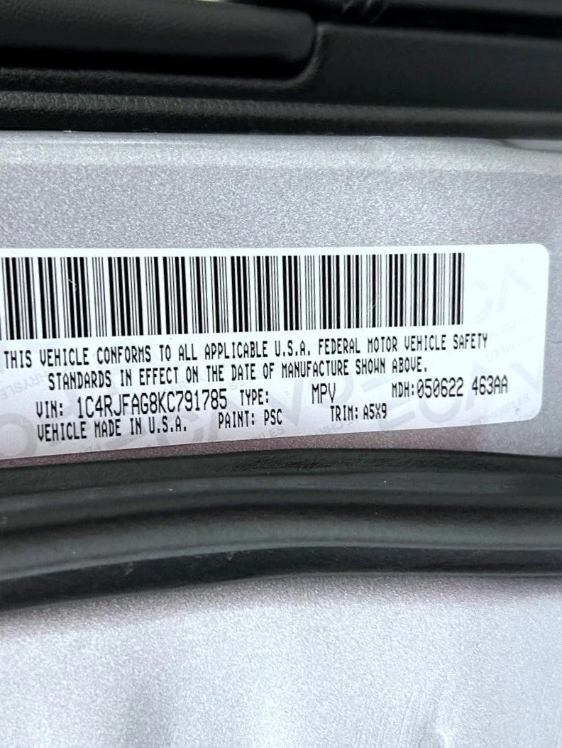 Used 2019 Silver Jeep Laredo E image 26