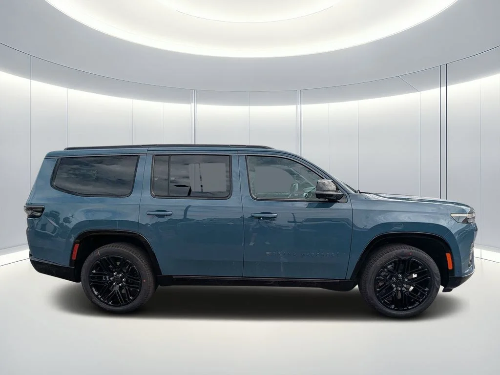 New 2026 Steel Blue Exterior Paint Jeep Limited Reserve image 3