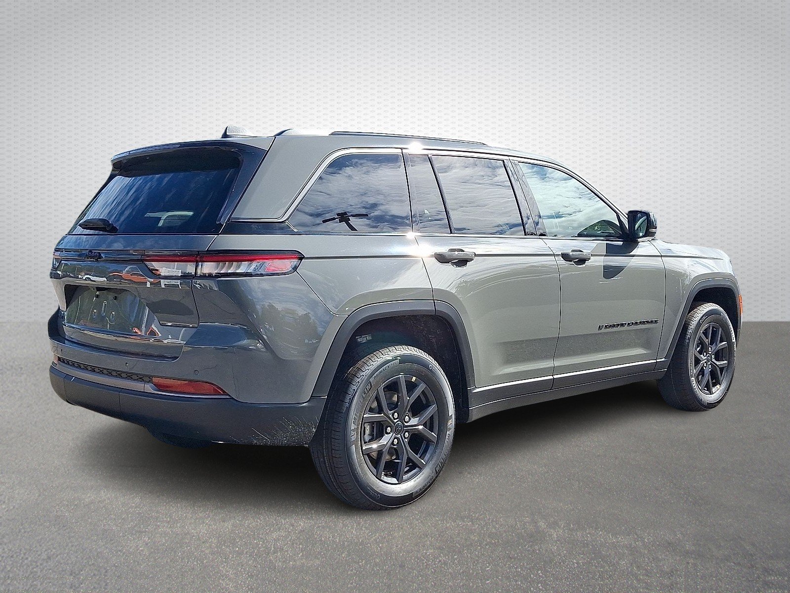 New 2027 Sting-Gray Clear-Coat Paint Jeep Laredo Altitude 4x4 image 4