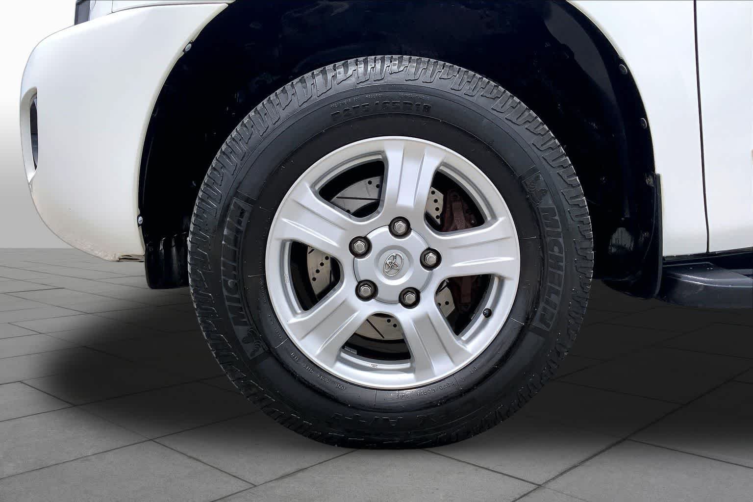 Used 2015 Super White Toyota SR5 image 11