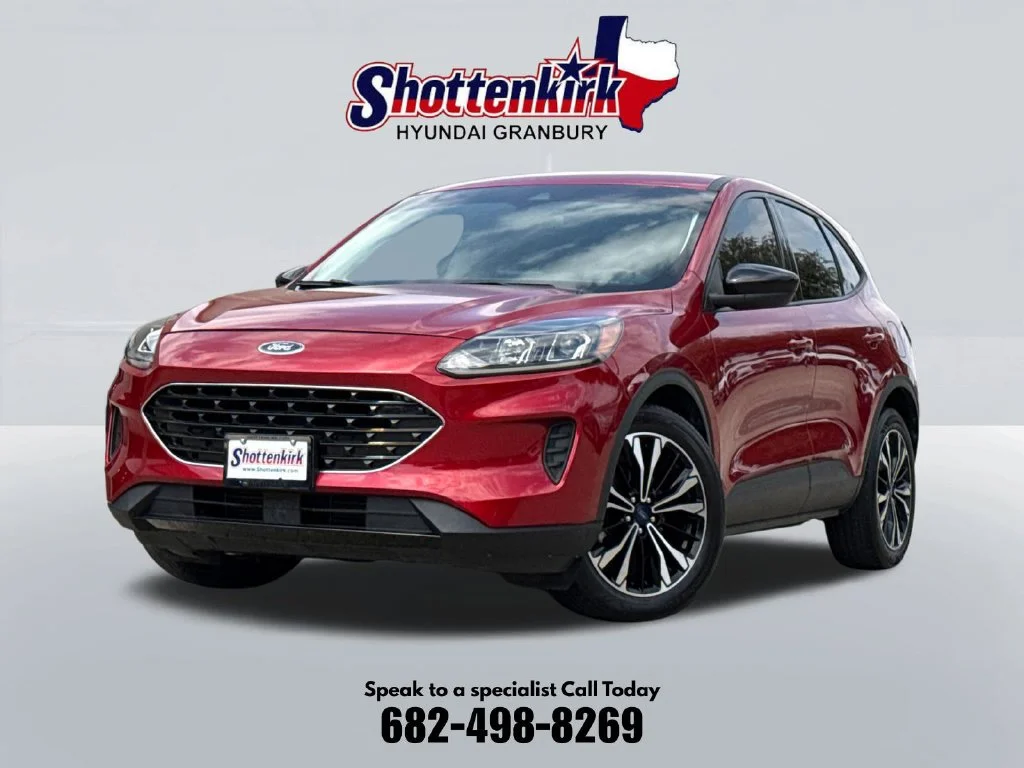 Used 2022 Red Ford SE image 1