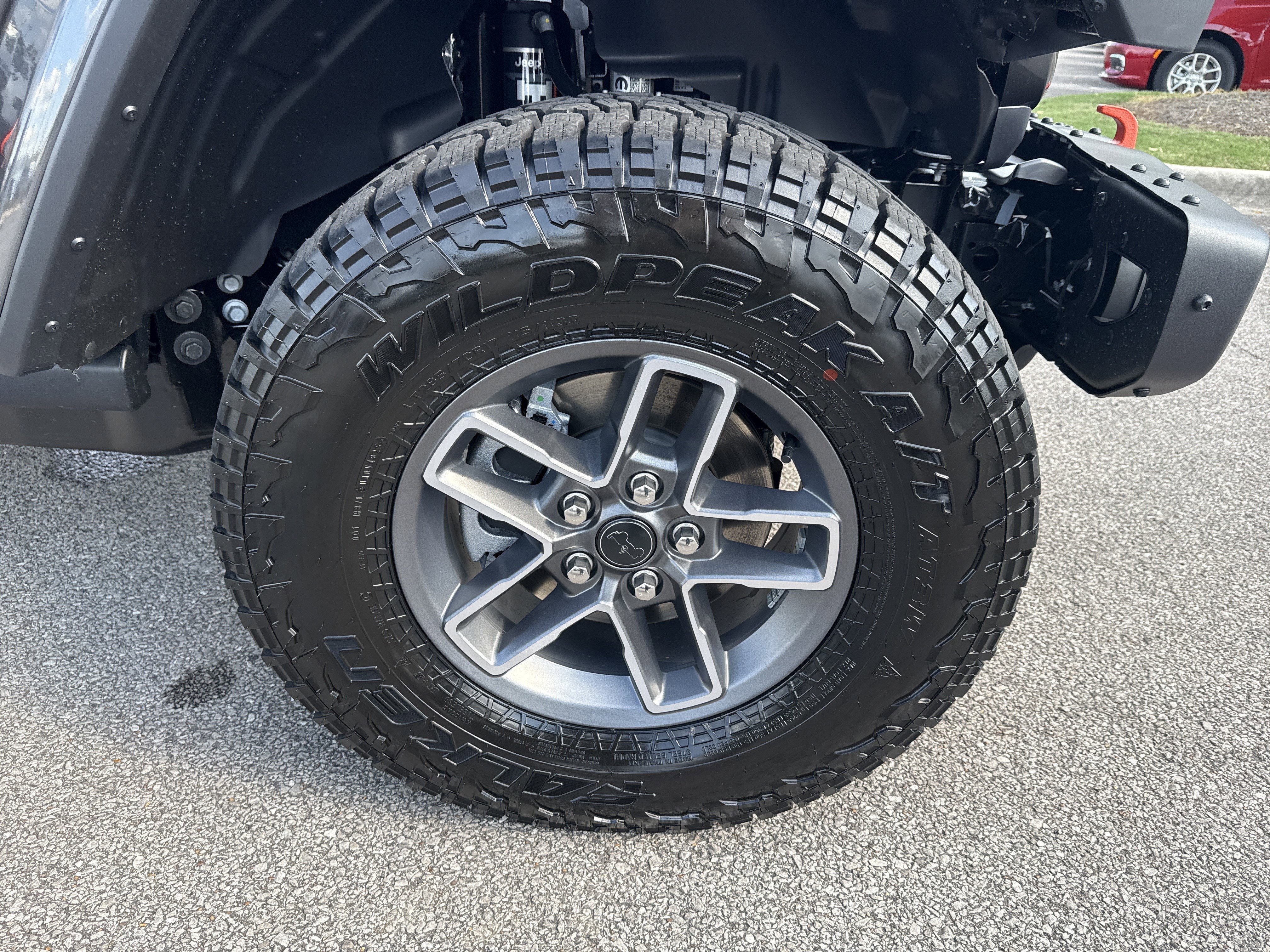 New 2026 Granite Crystal Metallic Clear-Coat Exterior Paint Jeep Mojave X image 13