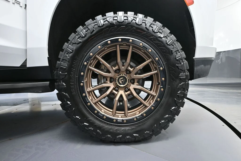 Used 2021 White Chevrolet High Country image 18
