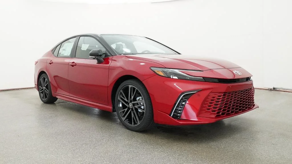 New 2026 Supersonic Red with Midnight Black Metallic roof Toyota XSE image 9