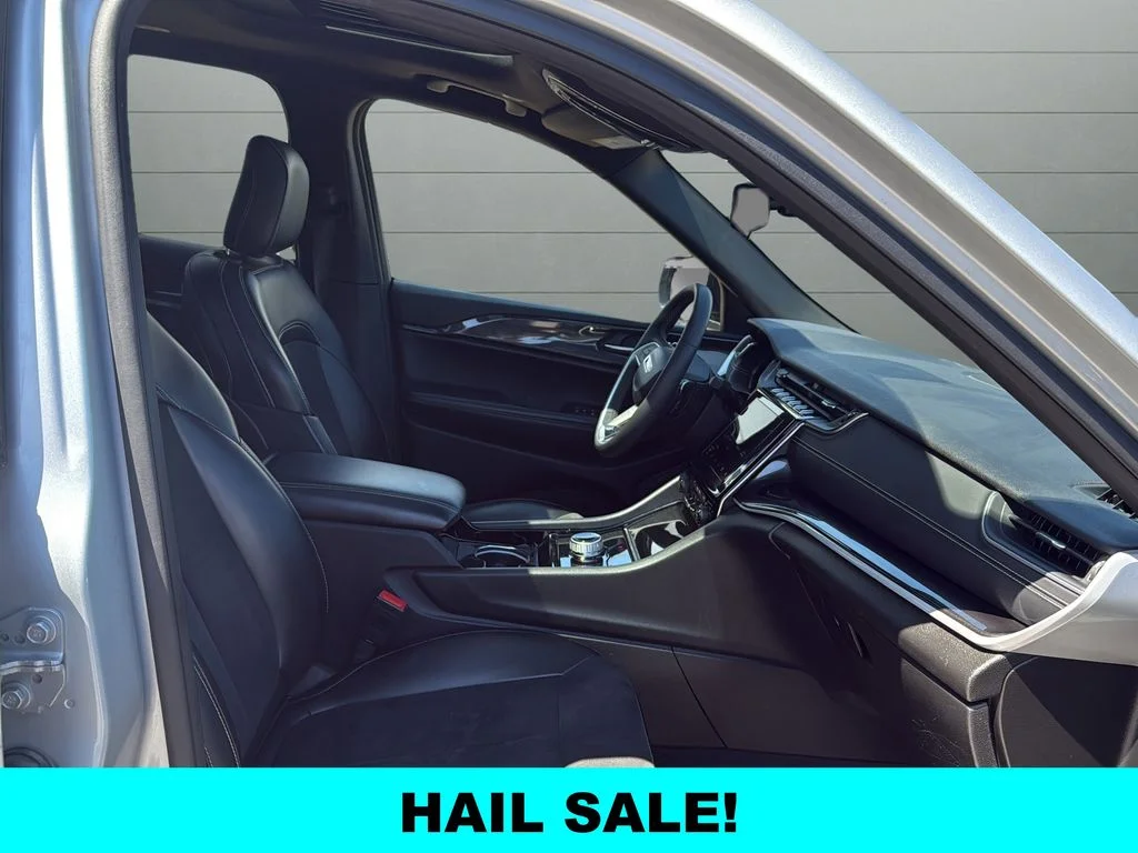 Used 2023 Silver Jeep Altitude image 15