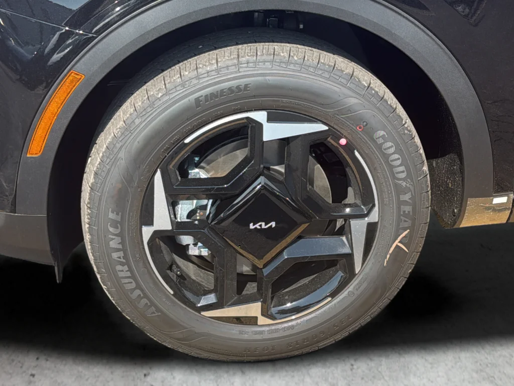 New 2027 Fusion Black Kia EX image 31