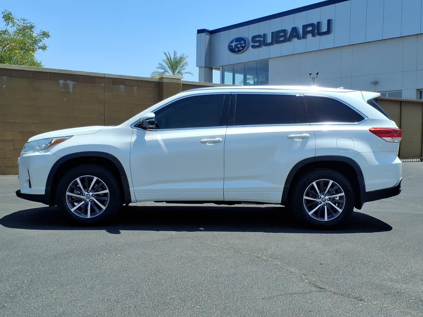 Used 2017 Blizzard Pearl Toyota XLE image 4
