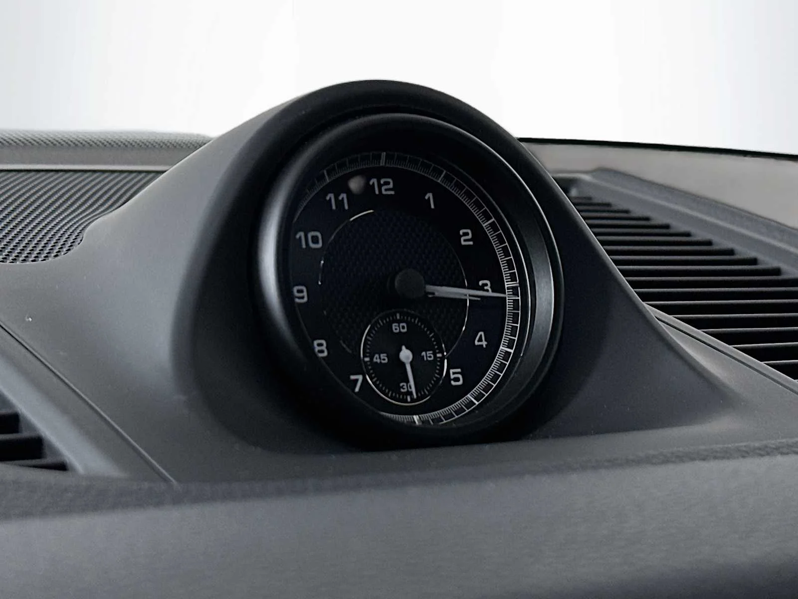 2025 Porsche Macan - Photo 17