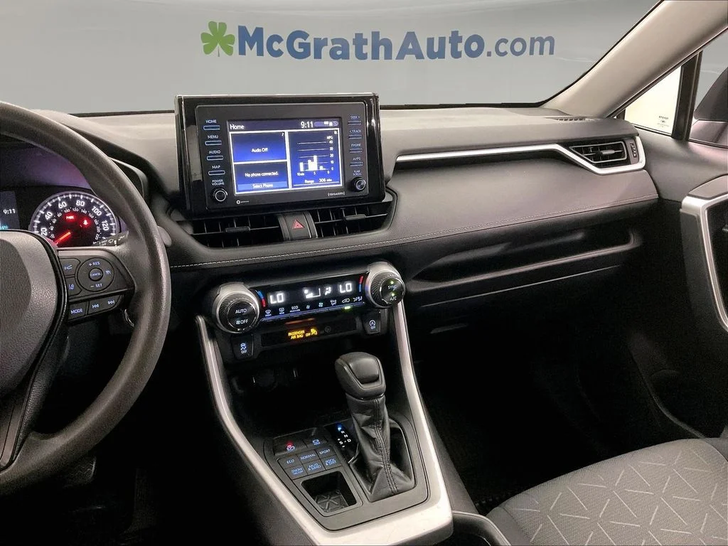 Used 2020 White Toyota XLE image 9
