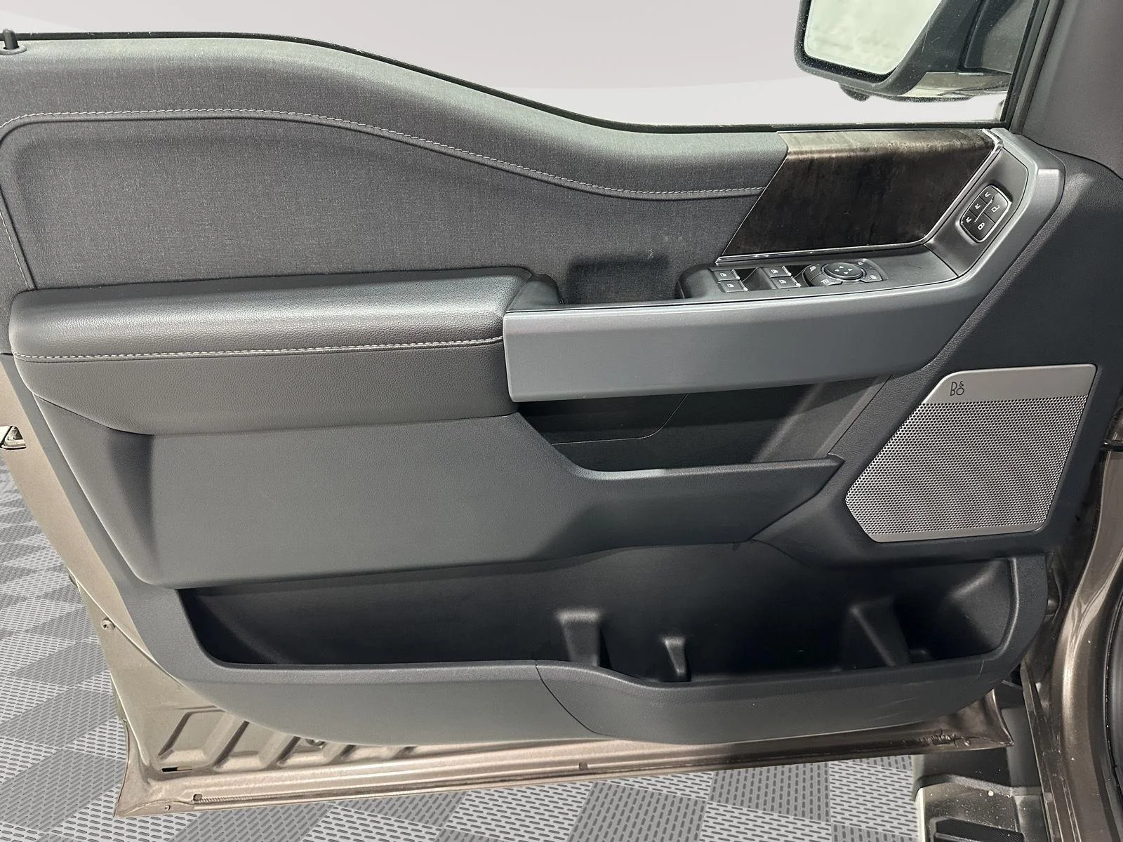 Used 2023 Bronze Ford XL image 20