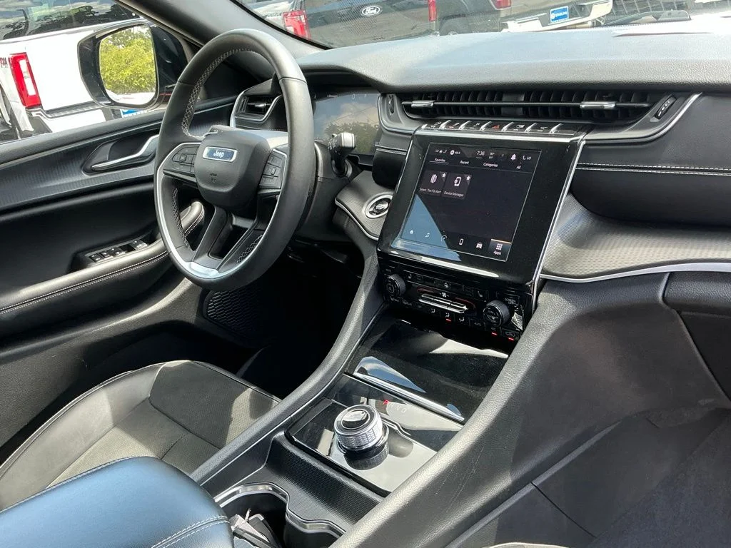 Used 2024 Red Jeep Altitude image 15