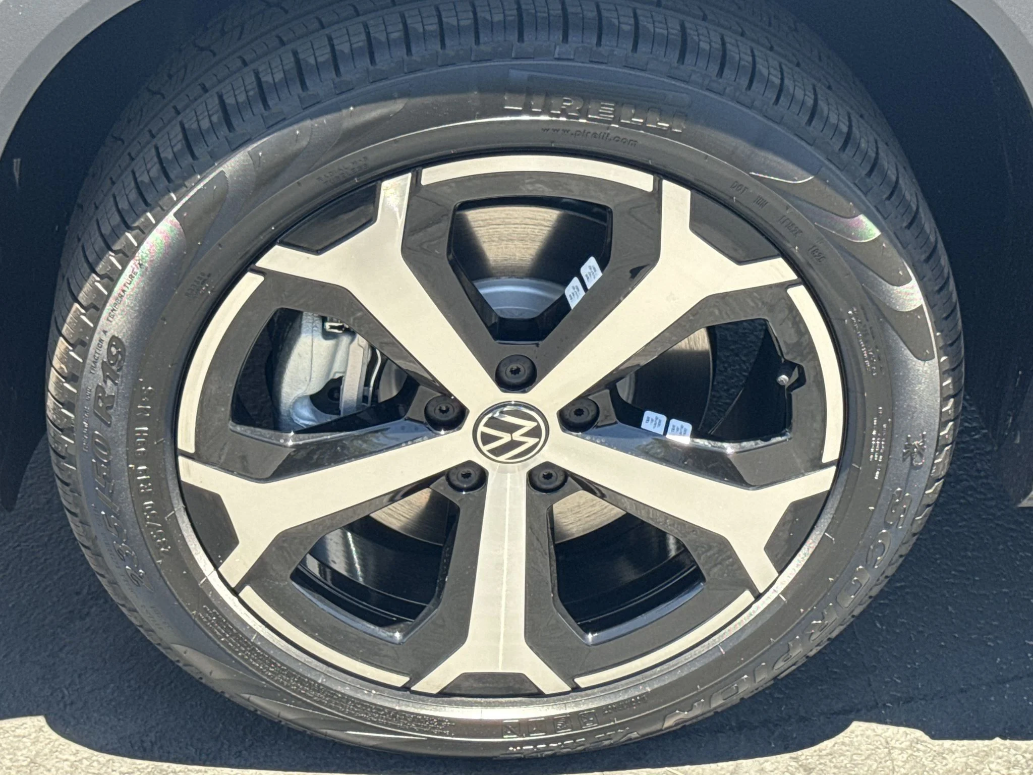 New 2026 Platinum Gray Metallic Volkswagen SE image 10