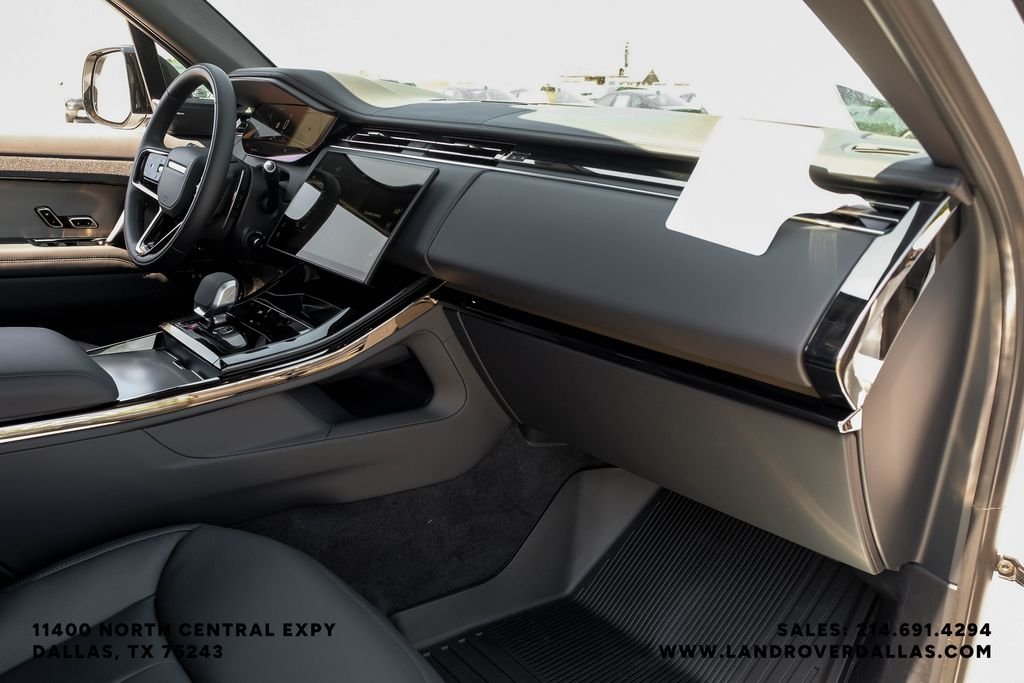 New 2026 Ostuni Pearl Wht Prem Met Land Rover Dynamic SE image 14