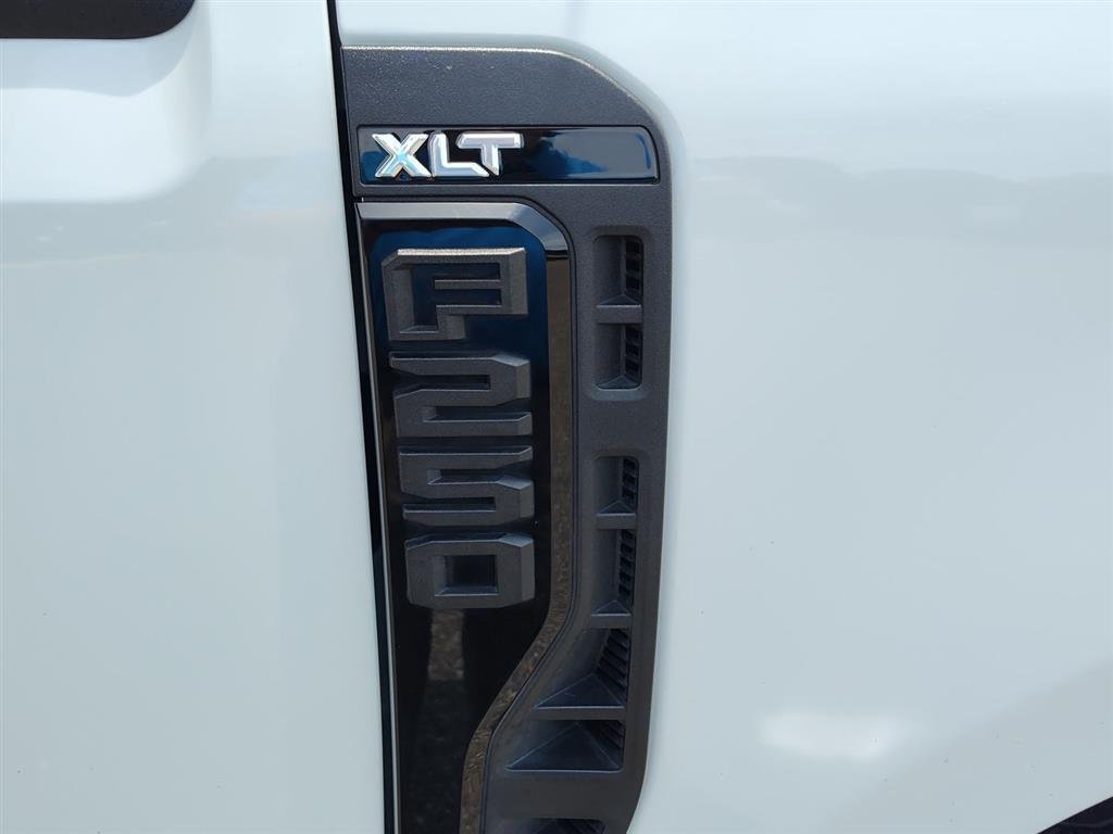 Used 2023 Oxford White Ford XLT image 6