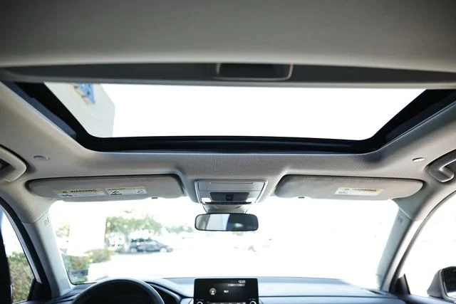 Used 2023 White Honda EX image 26