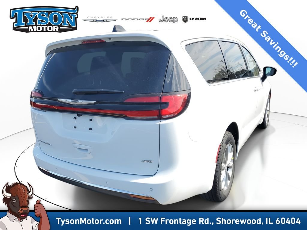 New 2026 Bright White Clear-Coat Exterior Paint Chrysler Select image 4