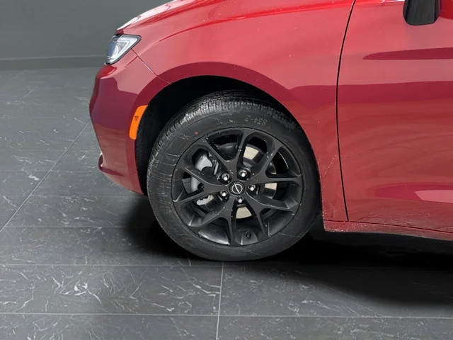 New 2026 Red Hot Pearl-Coat Exterior Paint Chrysler Select image 36