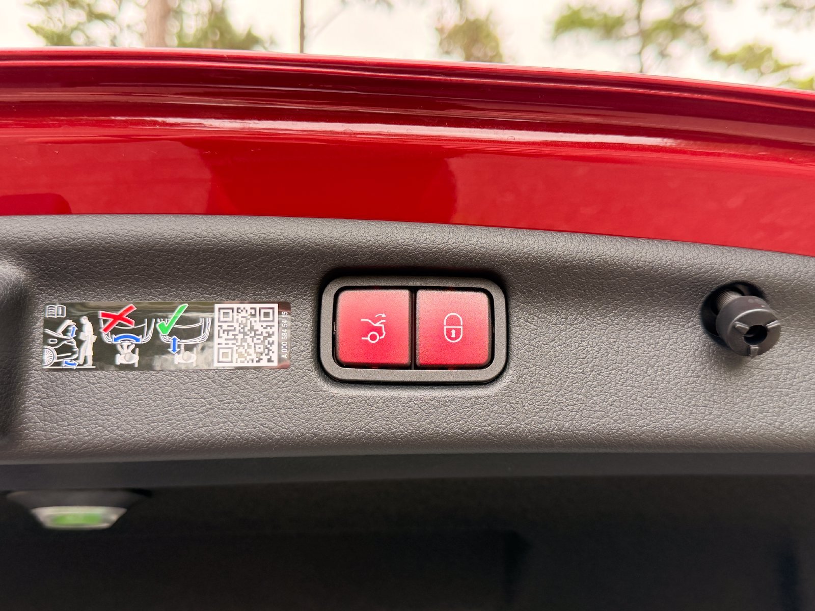 New 2026 MANUFAKTUR Patagonia Red Metallic Mercedes-Benz C 300 image 18