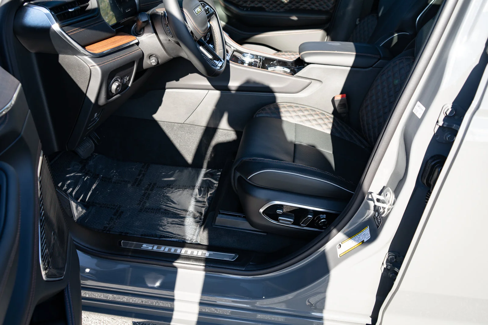 New 2027 Sting-Gray Clear-Coat Paint Jeep Summit image 32