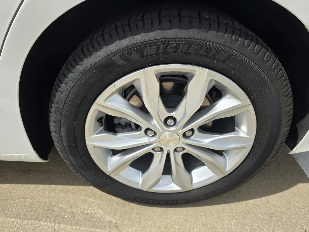 Used 2022 Summit White Chevrolet LT image 29
