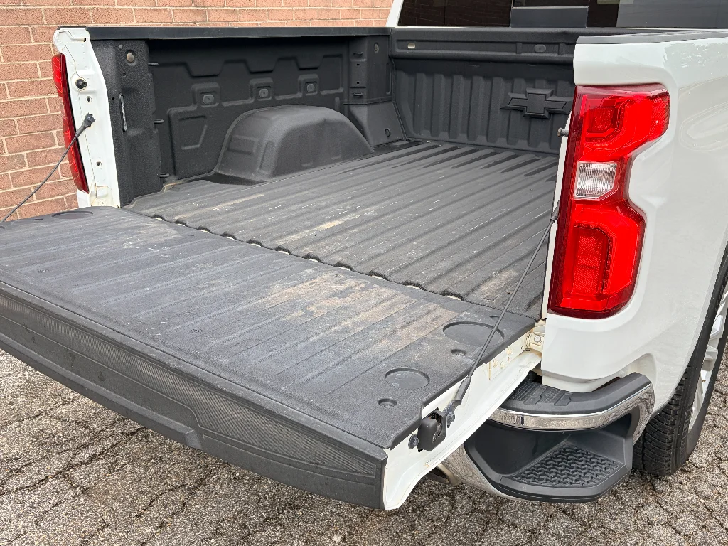 Used 2023 Summit White Chevrolet LTZ image 29