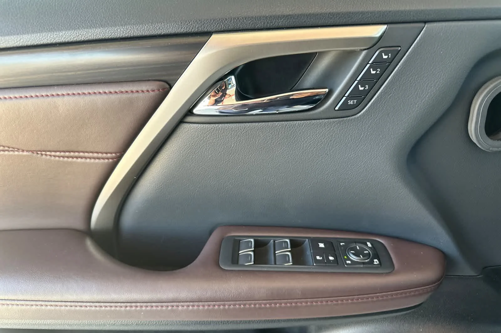 Used 2019 Eminent White Pearl Lexus  image 12