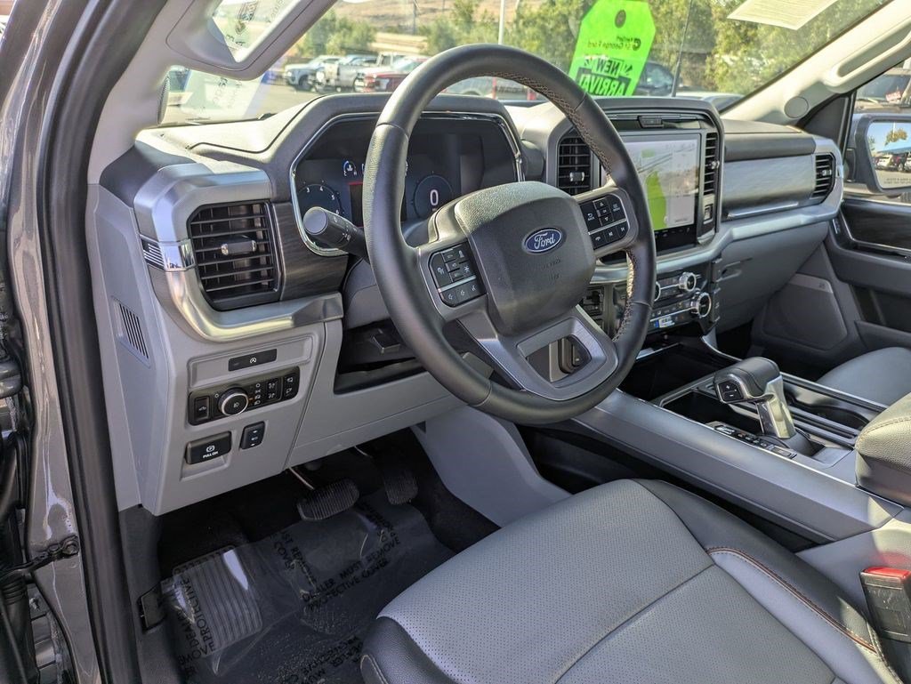 Used 2025 Gray Metallic Ford LARIAT image 13