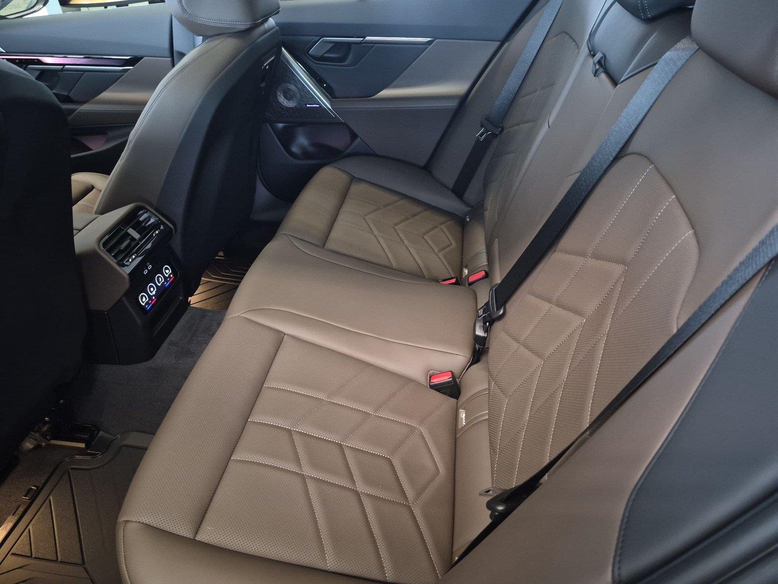 New 2027 Special Order Color BMW 540i xDrive image 27