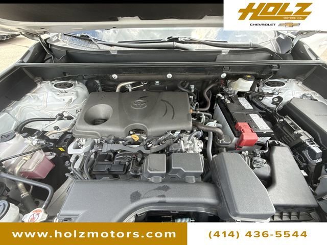 Used 2025 White Toyota LE image 27