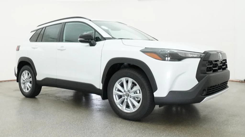 New 2026 Wind Chill Pearl Toyota LE image 9