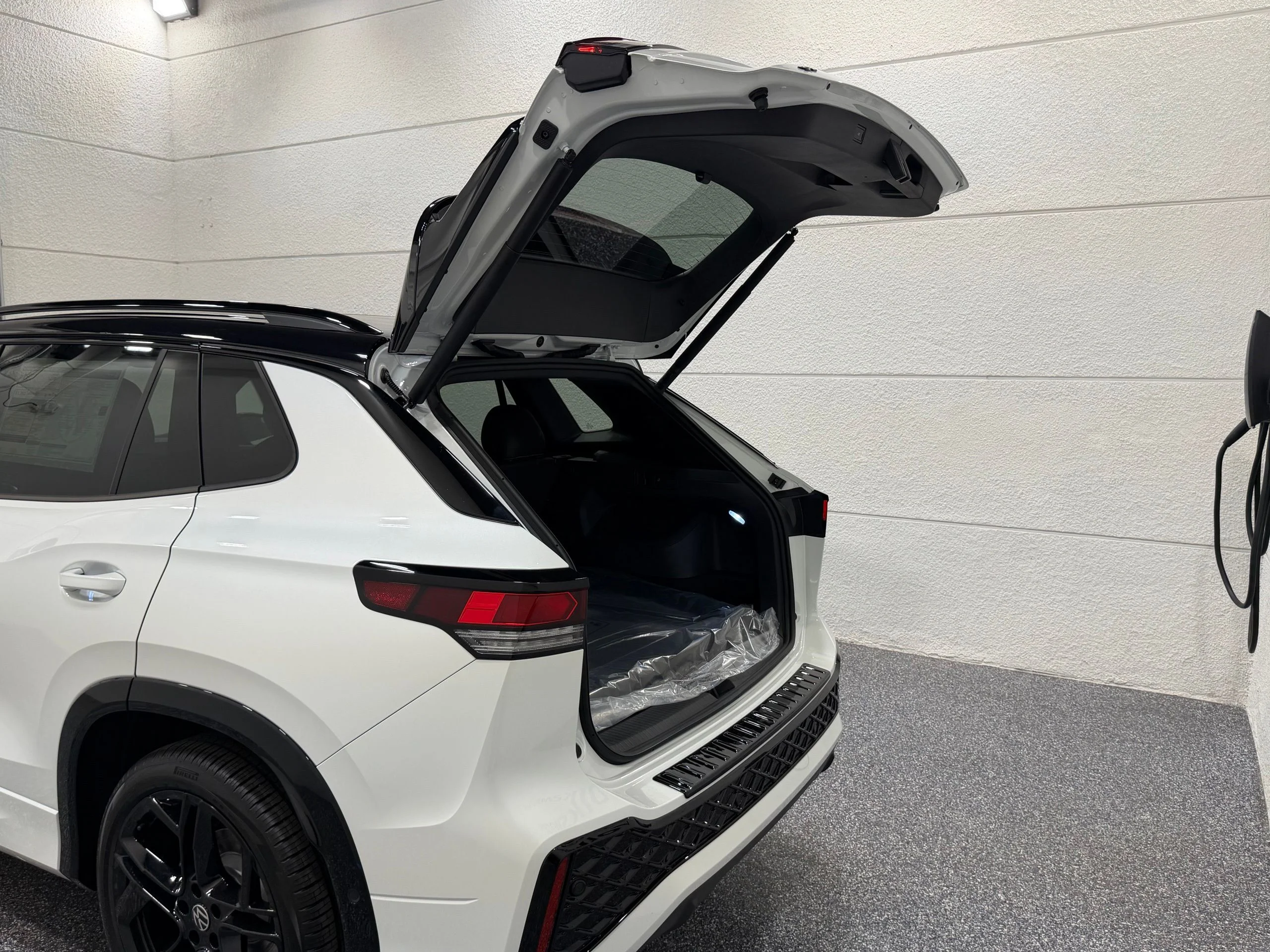 New 2026 White Volkswagen SE R-Line Black image 24