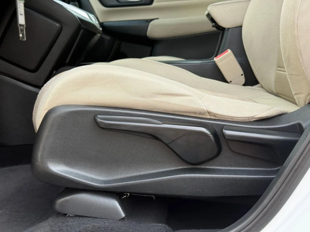 Used 2019  Honda LX image 9