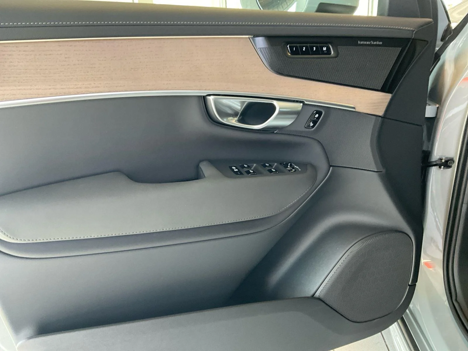 2026 Volvo XC90 Plus - Photo 19