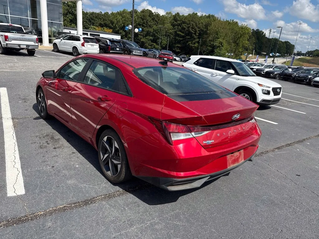 Used 2023 Red Hyundai SEL image 2